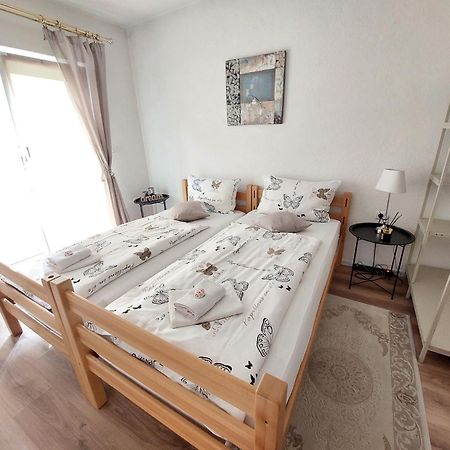 Mb Deluxe Apartment Visoko Exteriör bild