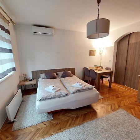 Mb Deluxe Apartment Visoko Exteriör bild