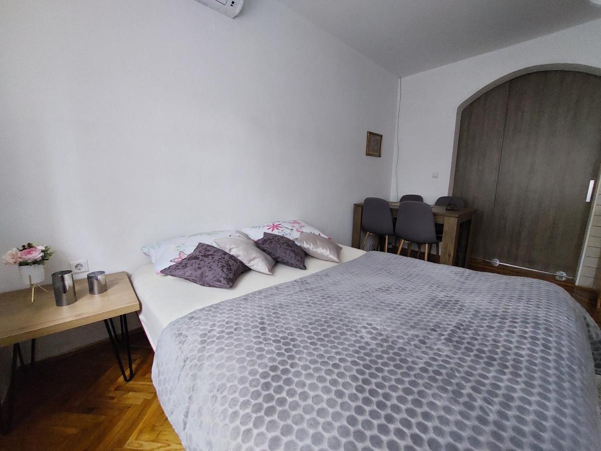 Mb Deluxe Apartment Visoko Exteriör bild