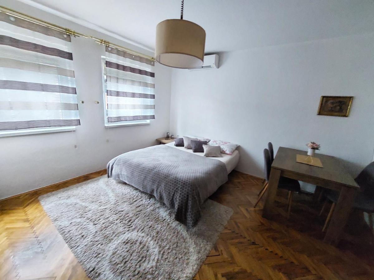 Mb Deluxe Apartment Visoko Exteriör bild