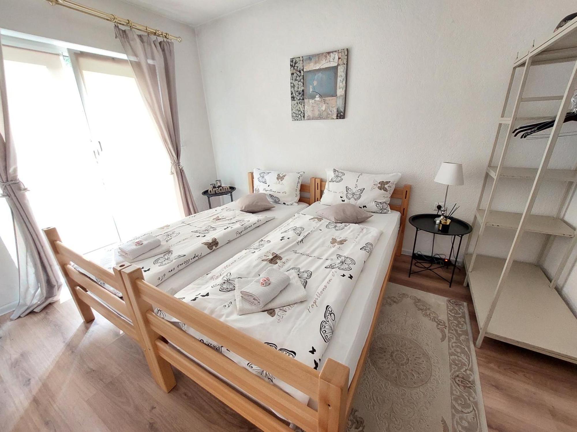 Mb Deluxe Apartment Visoko Exteriör bild
