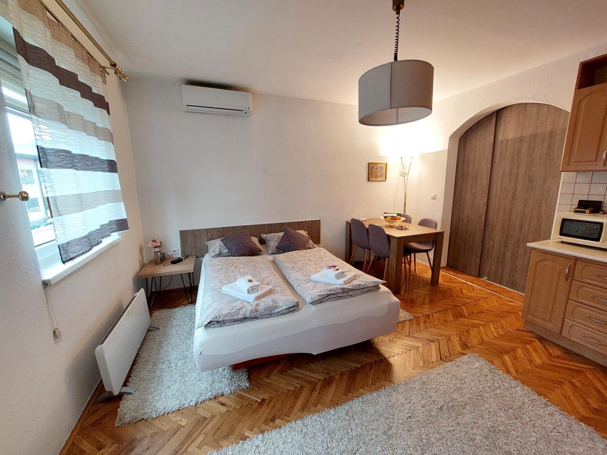 Mb Deluxe Apartment Visoko Exteriör bild
